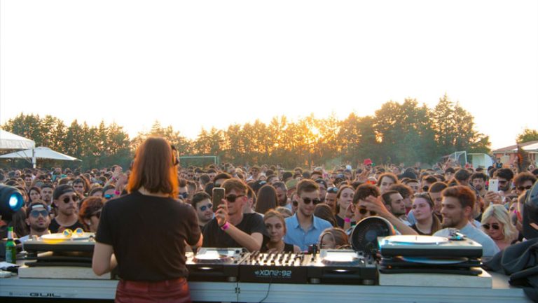 NINA KRAVIZ